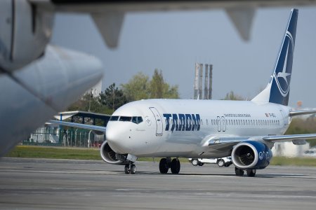 Avionul TAROM in care se aflau Mircea Geoana si <span style='background:#EDF514'>LUMINITA</span> Odobescu a ratat decolarea din Bruxelles. Compania da vina pe „o problema tehnica”