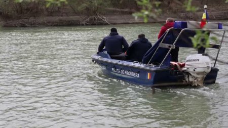 Doi cubanezi s-au ales cu dosare penale dupa ce au incercat sa traverseze Prutul cu o barca. Ce au descoperit politistii