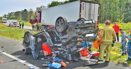 <span style='background:#EDF514'>SOFER ROMAN</span> de TIR condamnat in 20 de minute, in Olanda, pentru primul accident provocat in 43 de ani de cand conduce