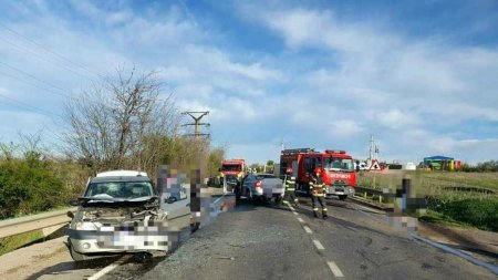 Carambol cu trei autoturisme in Teleorman. Sapte persoane au fost ranite si transportate la spital