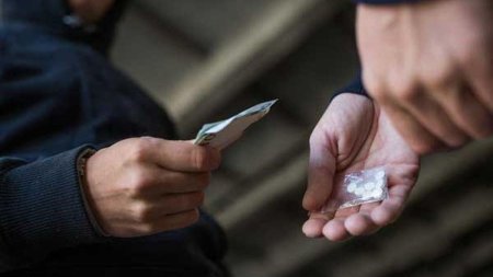 Canabis, cocaina si cristal, vandute catre consumatori din Bacau