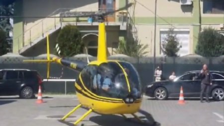 Pilotul care aterizeaza cu elicopterul in <span style='background:#EDF514'>BENZINARII</span> refuza sa dea explicatii. Autoritatile il cerceteaza dupa ce a alimentat in Arges si Alba