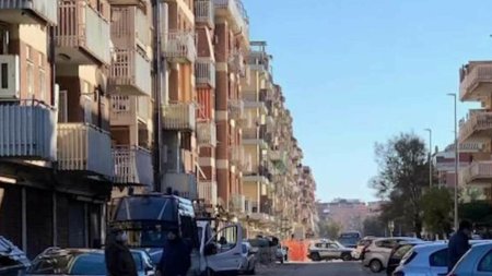 Ce au auzit vecinii inainte ca o femeie sa cada de la fereastra apartamentului din Roma, impinsa de iu<span style='background:#EDF514'>BITU</span>l roman