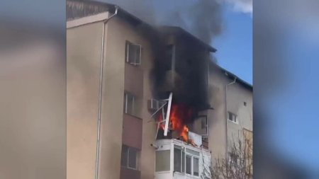 Patru explozii au fost. <span style='background:#EDF514'>MARTURII</span> socante in urma unor explozii urmate de incendiu, intr-un apartament din Curtea de Arges