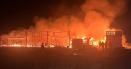 Incendiu violent pe <span style='background:#EDF514'>PLAJA CORBU</span>. Doua pesoane s-au salvat in ultimul moment