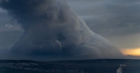 Fenomen absolut spectaculos la Cluj. Explicatiile expertilor despre norul urias cu aspect de tornada. <span style='background:#EDF514'>GALERIE FOTO</span>