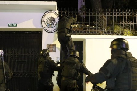 Mexicul rupe relatiile diplomatice cu Ecuadorul dupa un <span style='background:#EDF514'>RAID</span> al politiei la ambasada sa din Quito