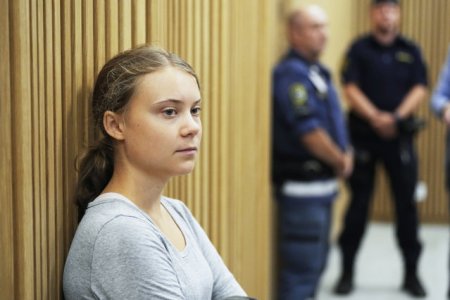 Greta Thunberg a fost din nou retinuta de politisti. Ac<span style='background:#EDF514'>TIVIS</span>ta a dat de probleme in Tarile de Jos