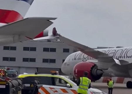 Doua avioane s-au ciocnit pe Aeroportul <span style='background:#EDF514'>HEATH</span>row din Marea Britanie