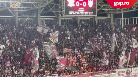 Rapid - CFR Cluj. Cristian <span style='background:#EDF514'>SAPUNARU</span> a primit tricoul cu numarul 200, de la antrenorul ce l-a descoperit, Aurel Mandoiu