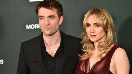 Robert <span style='background:#EDF514'>PATTINSON</span> si Suki Waterhouse au devenit parinti pentru prima data