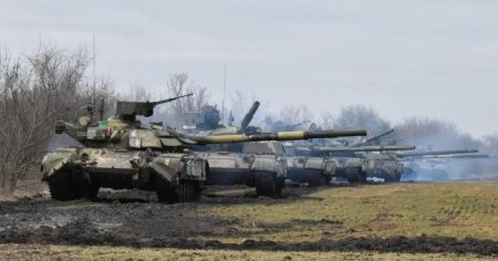 Rusii au testat tactica gandacilor in directia Herson. Ucraineii au distrus o coloana de blindate rusesti in sectorul Kremina