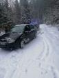 Sapte turisti au ramas blocati cu masinile in zapada pe un drum forestier din Cluj