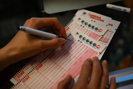 O persoana din Oregon a castigat jackpotul <span style='background:#EDF514'>LOTERIE</span>i Powerball din SUA in valoare de 1,326 miliarde de dolari