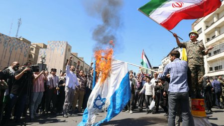Iranul avertizeaza dupa <span style='background:#EDF514'>RAIDUL</span> din Damasc: Nicio ambasada israeliana nu este in siguranta