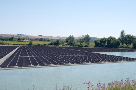 La Zetea, in <span style='background:#EDF514'>HARGHITA</span>, nu se doreste  parc fotovoltaic flotant pe lacul din sat. Petitie online impotriva investitiei