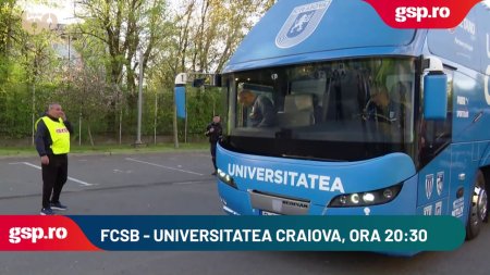 FCSB - Universitatea Craiova. Cele doua formatii au ajuns la Arena Nationala. Florinel Coman, primit cu urale de fani, a gesticulat ca echipa sa va marca trei goluri in aceasta seara