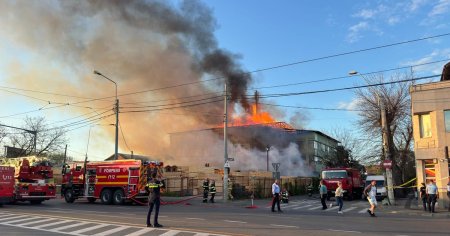 Incendiu puternic in Sectorul 1 al Capitalei: Pompierii intervin cu 16 <span style='background:#EDF514'>AUTOSPECIALE</span>