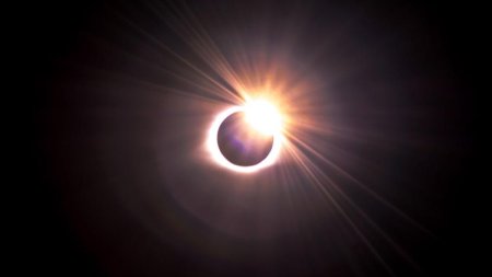 Eclipsa totala de Soare va fi monitorizata cu avioane si rachete NASA