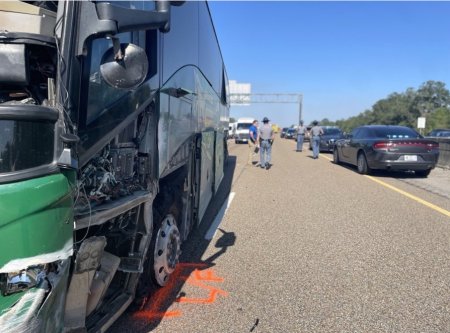 Un student a prevenit o tragedie pe o autostrada din SUA  dupa ce a preluat controlul unui autobuz scolar implicat intr-un incident rutier