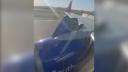 Incident pe aeroportul din Denver. Carcasa <span style='background:#EDF514'>MOTORUL</span>ui unui avion Boeing 737-800 s-a rupt la decolare si a lovit flapsul aripii. Autoritatile au demarat o ancheta