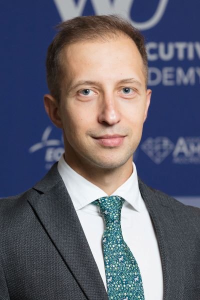 Vlad Turcanu, <span style='background:#EDF514'>ABSOLVEN</span>t EMBA, a lasat corporatia pentru a incepe o afacere in domeniul fashion