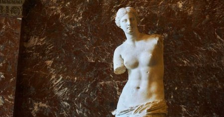 Cum a fost descoperita celebra statuie Venus din Milo. <span style='background:#EDF514'>CONTROVERSE</span>le arheologilor: ce tinea zeita in mainile care nu mai sunt