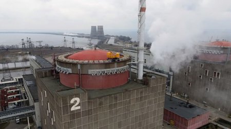 Domul <span style='background:#EDF514'>REACTORUL</span>ui 6 de la centrala nucleara Zaporojie a fost lovit, intr-un atac cu drona