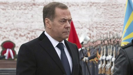 Dmitri Medvedev, un nou atac la adresa liderilor occidentali dupa atacul terorist de langa Moscova: <span style='background:#EDF514'>ADEVARATII</span> angajatori sunt nationalistii ucraineni, copiii vostri adoptivi