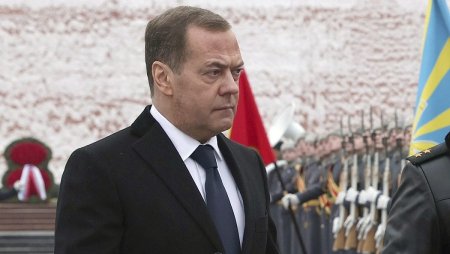 Dmitri <span style='background:#EDF514'>MEDVEDEV</span>, un nou atac la adresa liderilor occidentali dupa atacul terorist de langa Moscova: Adevaratii angajatori sunt nationalistii ucraineni, copiii vostri adoptivi