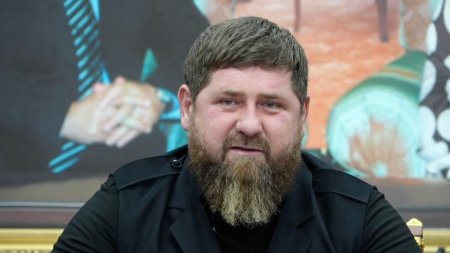 <span style='background:#EDF514'>KADIR</span>ov a interzis muzica prea rapida sau prea lenta in Cecenia. E inadmisibil sa imprumuti cultura muzicala de la straini