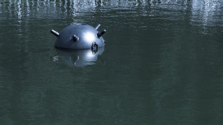 Posibila mina marina, descoperita pe bratul Chilia Veche. A fost activata echipa pirotehnica