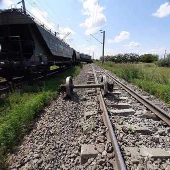 O masina a corpului diplomatic <span style='background:#EDF514'>INDIA</span>n a fost lovita de trenul Bucuresti - Brasov