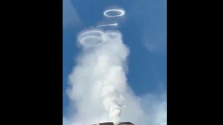 Spectacol oferit de <span style='background:#EDF514'>ETNA</span>. Cercuri de fum aproape perfecte ies din vulcan. VIDEO