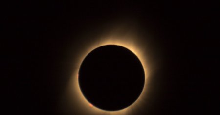 Orasul in care apar cele mai multe eclipse de Soare. Ii atrage ca un magnet si pe cei care vor sa vada <span style='background:#EDF514'>AURORA BOREALA</span>