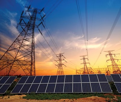Unii dintre cei mai puternici investitori in regenerabilele din Romania, portughezii de la EDPR, revin pe piata care frige. Au primit avizele pentru doua parcuri solare, investitii de circa 200 mil. euro. Cele doua parcuri solare sunt in Timis si Giurgiu si ar putea fi puse in functiune in urmatorii doi ani de zile.