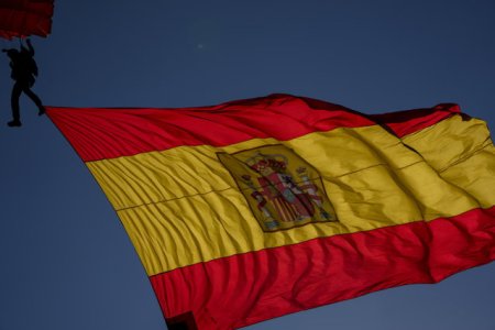 Spania va renunta la schema vize de aur pentru cetatenii din afara UE care investesc in tara
