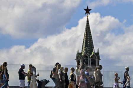 Rusia vrea sa infiinteze un minister pentru educatia patriotica a tinerilor
