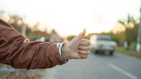 Ce a patit un sofer dupa ce a luat doi autostopisti la ocazie. Este si un minor implicat