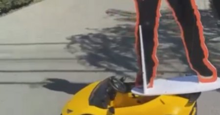 Figurina baronul Lamborghini, la plimbare in Ploiesti VIDEO
