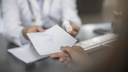 Guvernul a decis: Toti romanii care sufera de boli obisnuite vor plati cotizatie pentru concediile medicale