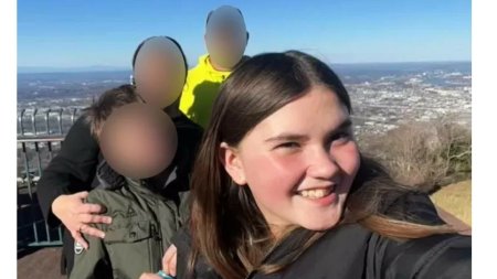 O fetita de 11 ani a murit incercand sa-si salveze <span style='background:#EDF514'>CATELU</span>sul dintr-un incendiu izbucnit intr-o casa din Georgia