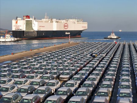 Porturile europene se transforma in parcuri auto pe masura ce importurile de masini din China au crescut