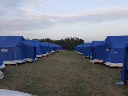<span style='background:#EDF514'>MINISTERUL APARARI</span>i din Israel cumpara 40.000 de corturi ce pot fi folosite pentru evacuarea Rafah