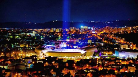 Stadion cu mall! Anuntul momentului a fost facut la Cluj: <span style='background:#EDF514'>RESTAURANTE</span>, zona comerciala cu magazine si un muzeu special