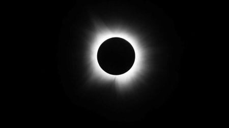 Bolile eclipsei de soare. <span style='background:#EDF514'>AFECTIUNI</span>le cu care te poti alege dupa fenomenul care a uimit o lume intreaga