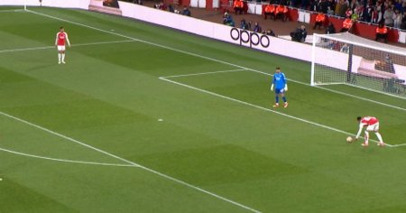 Moment jenant in Arsenal - Bayern. Explicatia arbitrului dupa ce n-a dat cel mai clar penalty pentru <span style='background:#EDF514'>NEMT</span>i VIDEO