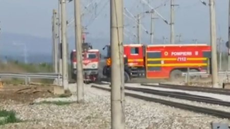 Vai de capul meu! Astia-s nebuni!: Echipaj de pompieri in misiune, la un pas sa fie spulberat de tren | Soferul IS<span style='background:#EDF514'>U CLUJ</span> este cercetat disciplinar