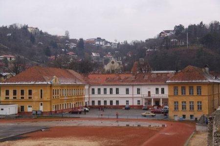 Profesoara din Brasov, santajata de un elev cu poze <span style='background:#EDF514'>INDECENTE</span> cu fiica ei in schimbul notelor. Politia a deschis dosar penal