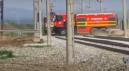 Momentul in care masina de pompieri trece calea ferata si scapa la limita de impactul cu un tren de calatori la <span style='background:#EDF514'>CAMPIA</span> Turzii – VIDEO